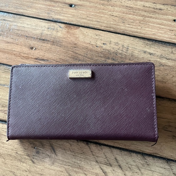 Kate Spade purple wallet - Picture 1 of 3